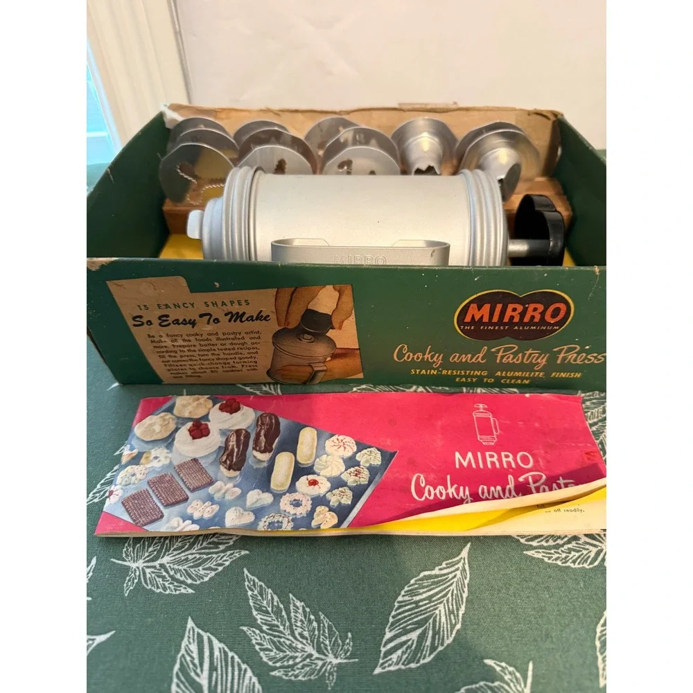 Vintage Mirro Aluminum Cookie and Pastry Press Set with 12 Plates 3 Tips USA